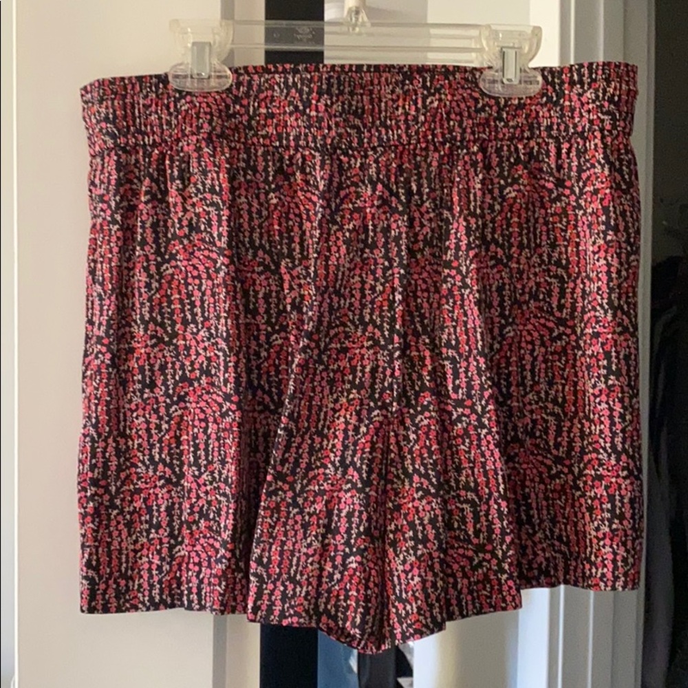 Drawstring Floral Shorts - Picture 2 of 3